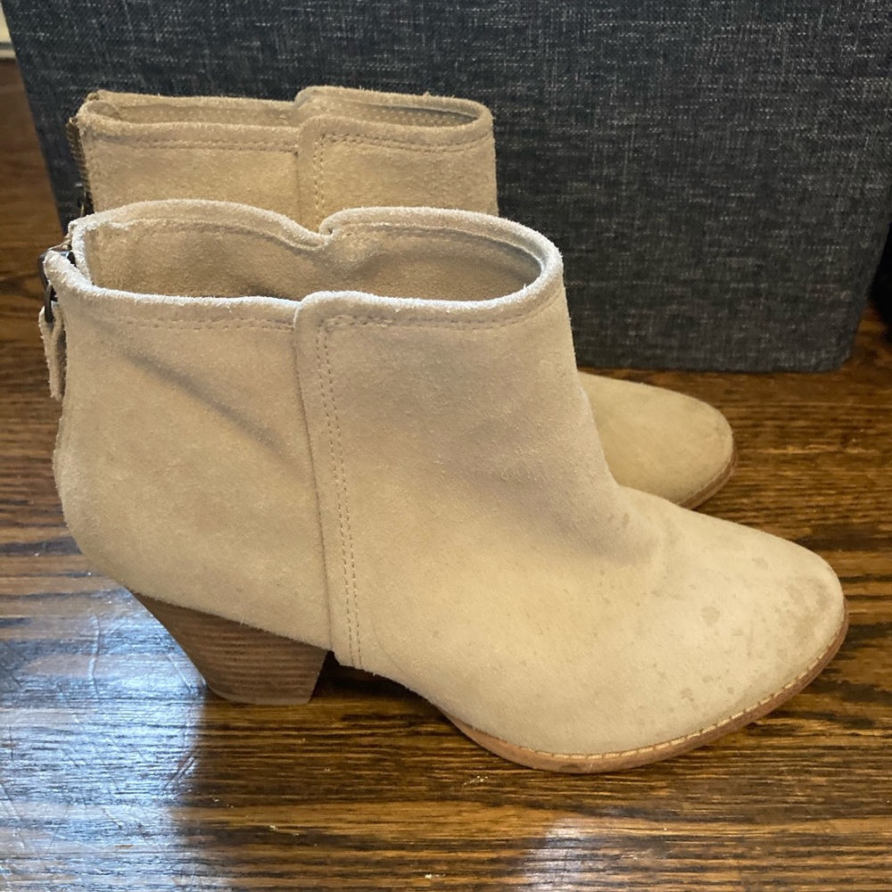 SPLENDID Suede Leather Taupe Booties